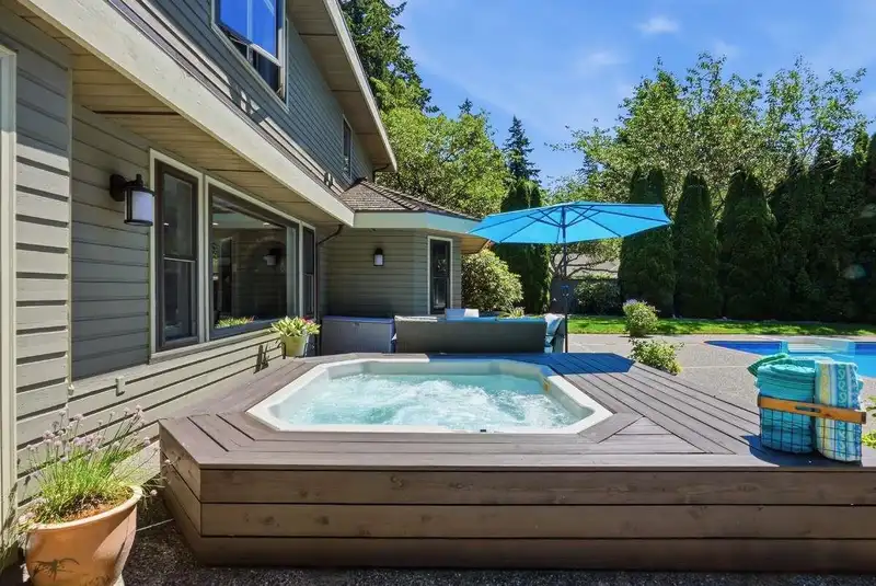 13446 19 AVENUE - photo 3 of 40