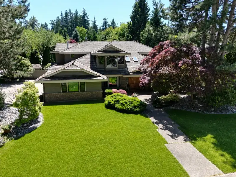 13446 19 AVENUE - photo 4 of 40