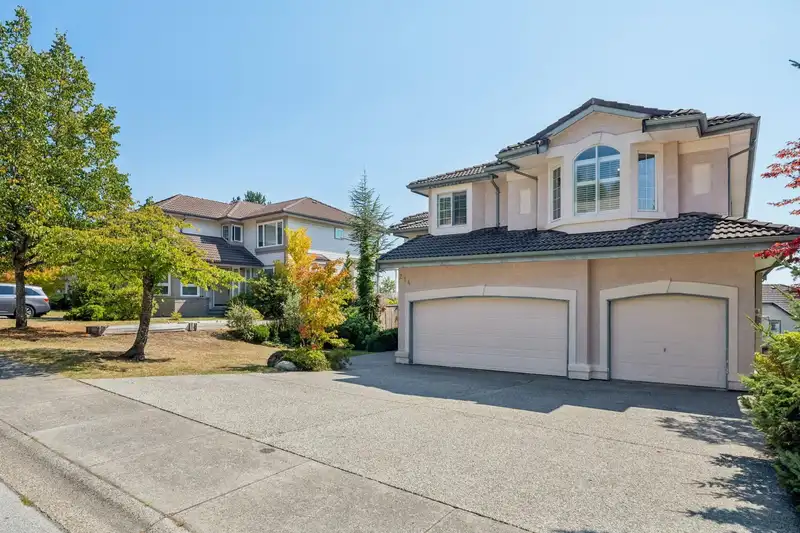 214 ASPENWOOD DRIVE - photo 4 of 40