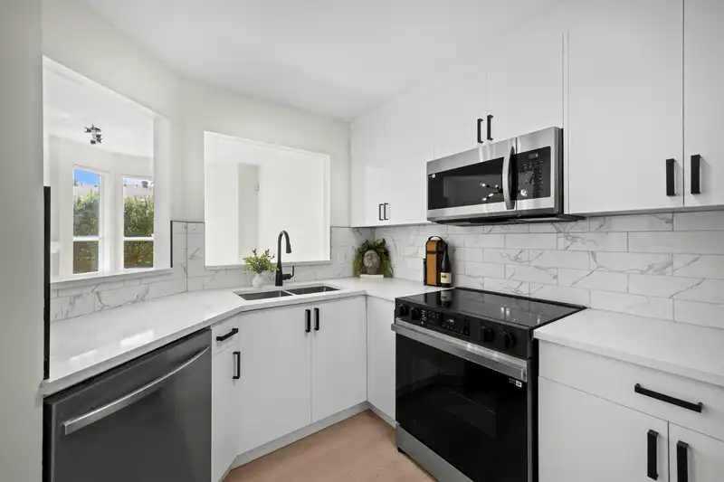 125 9979 140 STREET - photo 3 of 33