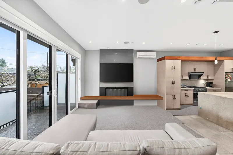 969 W 18TH AVENUE - photo 4 of 25