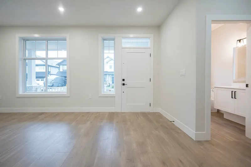 20516 76A AVENUE - photo 2 of 25