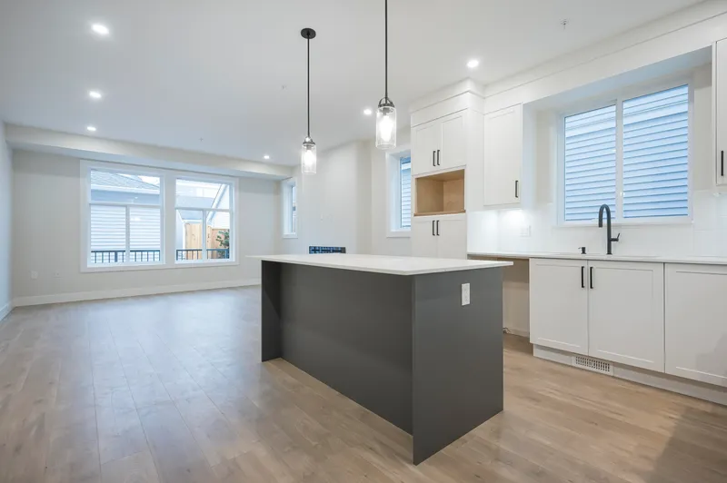 20516 76A AVENUE - photo 4 of 25