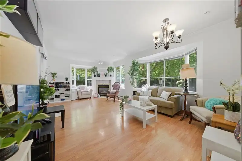 109 2620 JANE STREET - photo 2 of 40