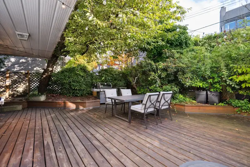 101 1696 W 10TH AVENUE - photo 2 of 24