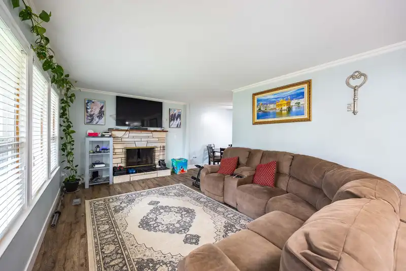 2519 MAGNOLIA CRESCENT - photo 3 of 4