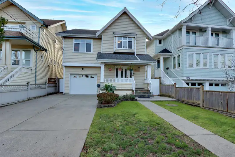 1746 KITCHENER STREET - photo 1 of 14