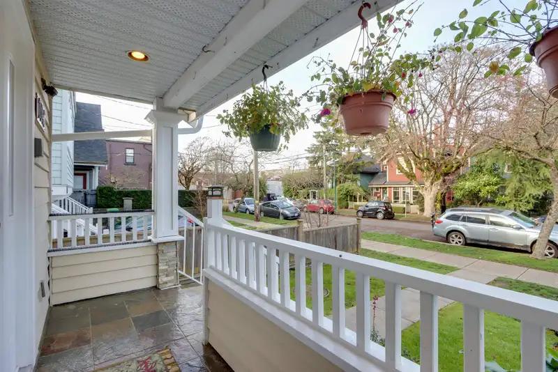 1746 KITCHENER STREET - photo 2 of 14