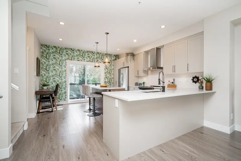 64 20498 82 AVENUE - photo 2 of 25