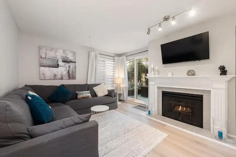 102 725 W 7TH AVENUE - photo 2 of 35