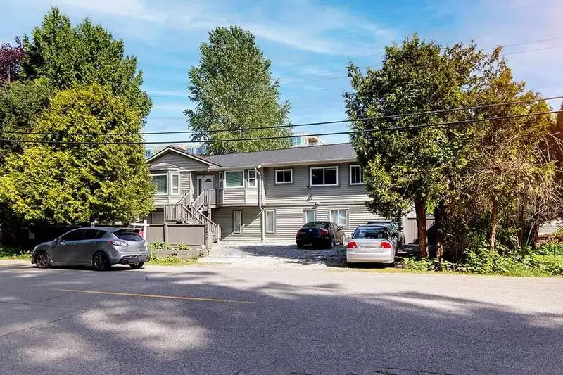 22477 121 AVENUE - photo 1 of 11