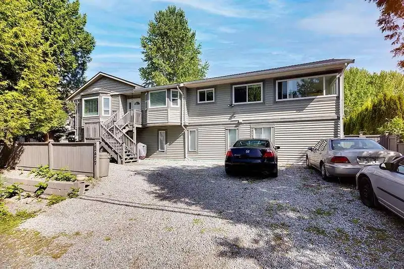 22477 121 AVENUE - photo 2 of 11