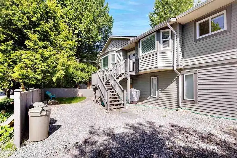22477 121 AVENUE - photo 4 of 11