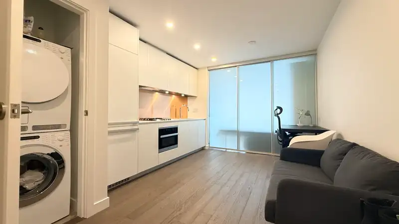3908 1480 HOWE STREET - photo 3 of 13