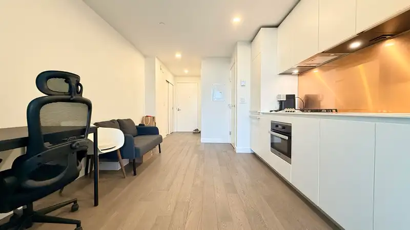 3908 1480 HOWE STREET - photo 4 of 13