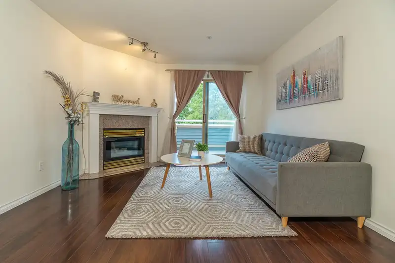 404 7326 ANTRIM AVENUE - photo 1 of 30