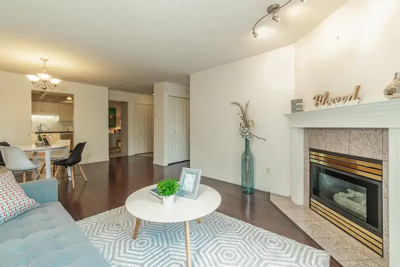 404 7326 ANTRIM AVENUE - photo 3 of 30