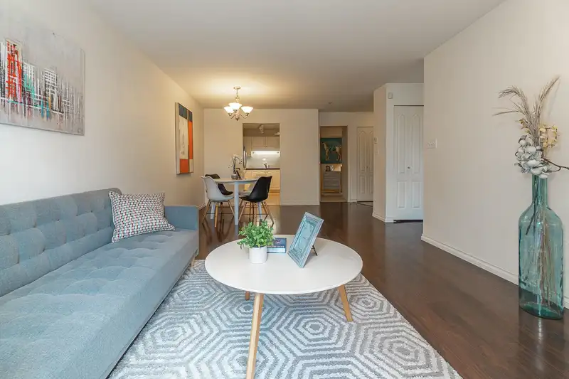 404 7326 ANTRIM AVENUE - photo 4 of 30