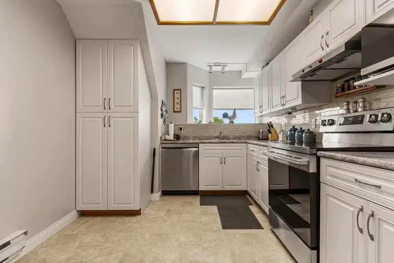 209 7651 AMBER DRIVE - photo 4 of 31