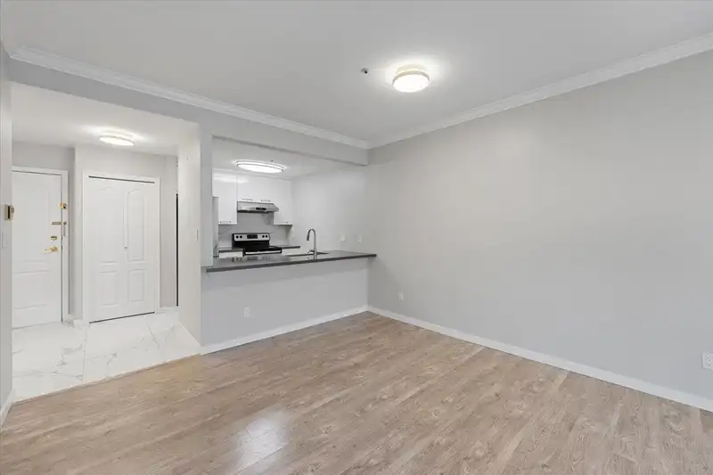 204 8680 LANSDOWNE ROAD - photo 4 of 27
