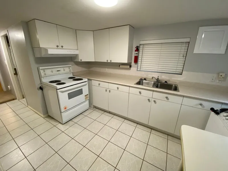 1326 WINDERMERE STREET - photo 3 of 11