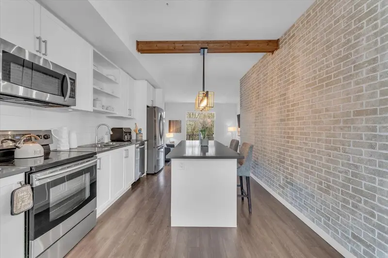 32 18681 68 AVENUE - photo 2 of 25