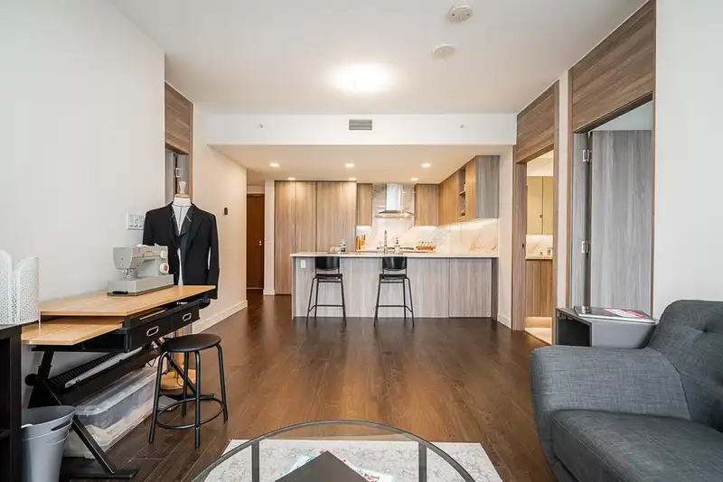 903 9887 WHALLEY BOULEVARD - photo 1 of 40
