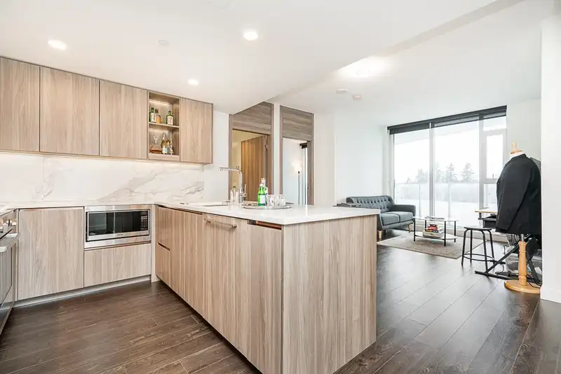 903 9887 WHALLEY BOULEVARD - photo 2 of 40