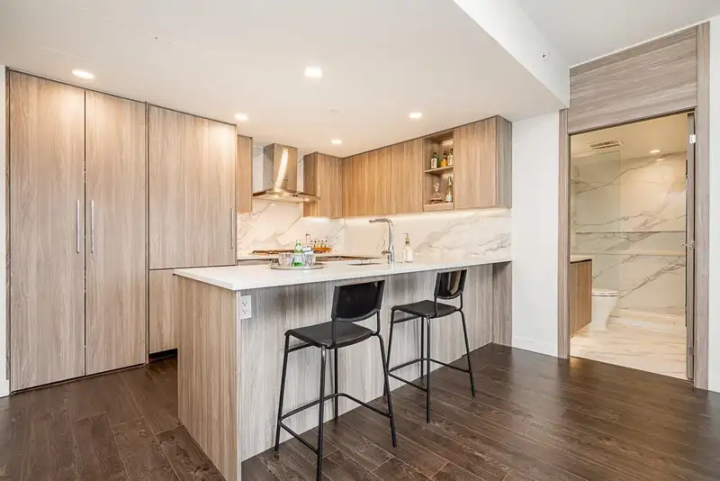 903 9887 WHALLEY BOULEVARD - photo 3 of 40