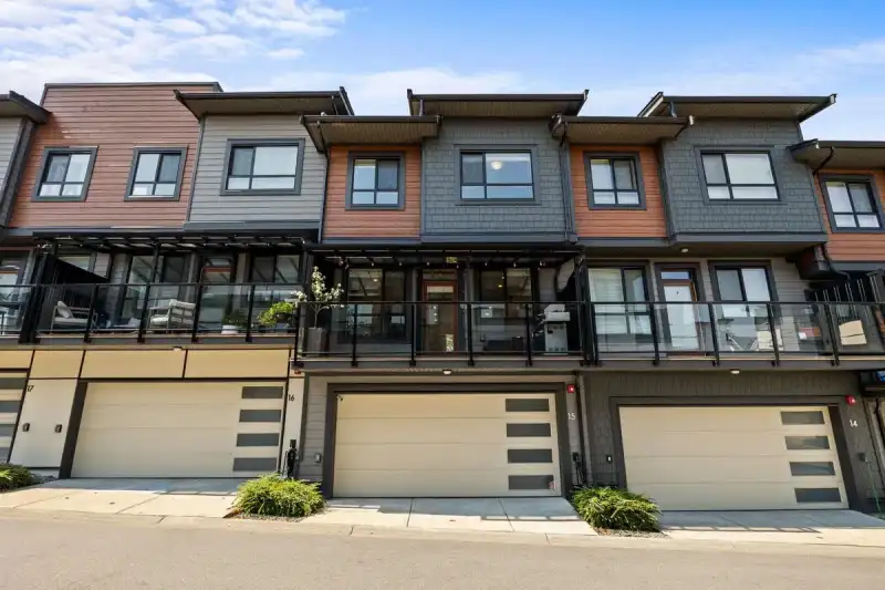 15 20150 81 AVENUE - photo 1 of 32