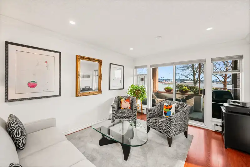101 12 K DE K COURT - photo 1 of 40