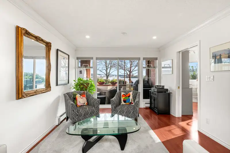 101 12 K DE K COURT - photo 3 of 40
