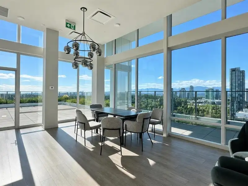 1702 9675 KING GEORGE BOULEVARD - photo 3 of 12