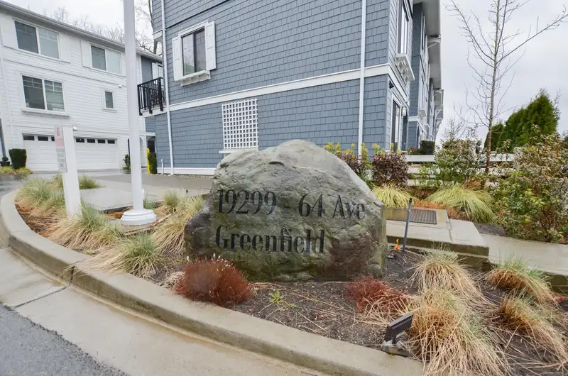 22 19299 64 AVENUE - photo 2 of 21