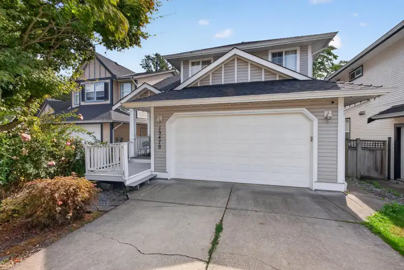 19478 61 AVENUE - photo 1 of 40
