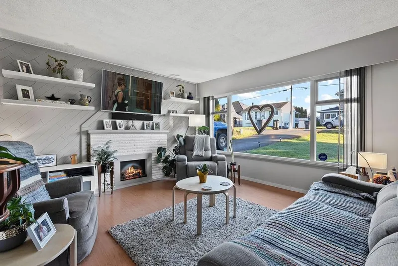 10131 128A STREET - photo 3 of 25