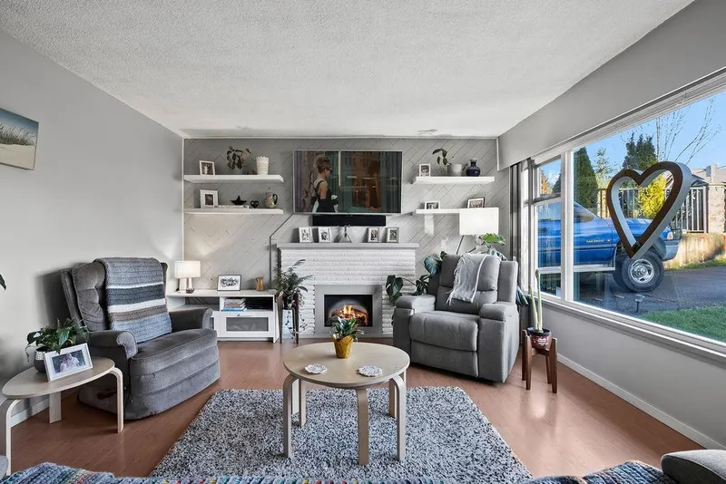 10131 128A STREET - photo 4 of 25