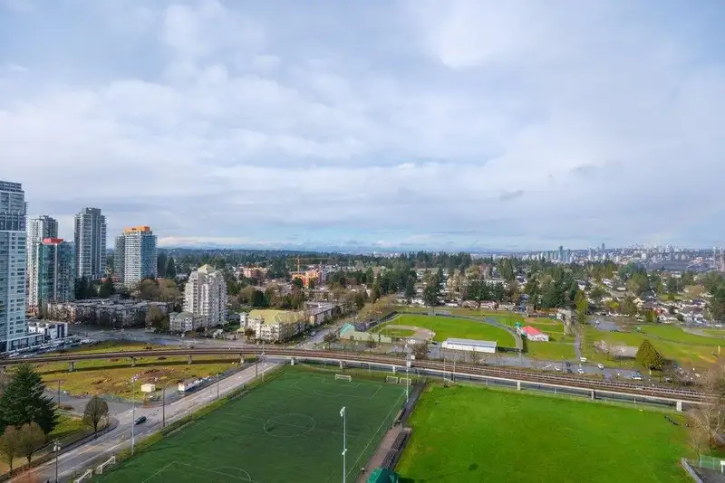 1905 10626 CITY PARKWAY - photo 1 of 35