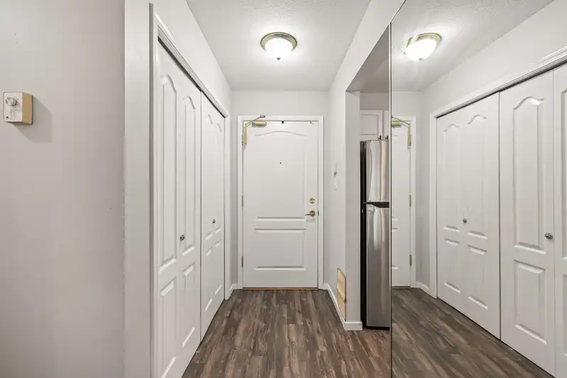 208 2551 PARKVIEW LANE - photo 3 of 35