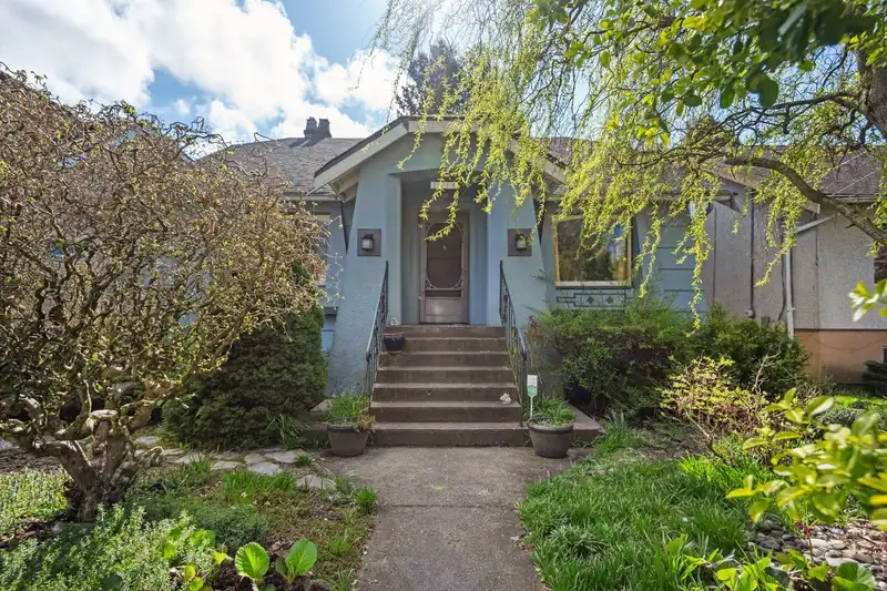 1216 EDINBURGH STREET - photo 1 of 40