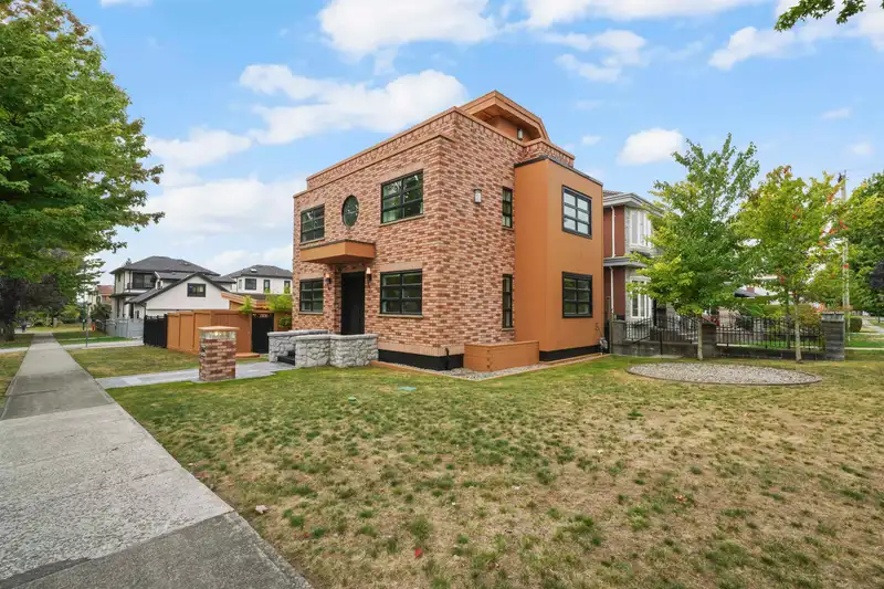 6733 VIVIAN STREET - photo 2 of 34