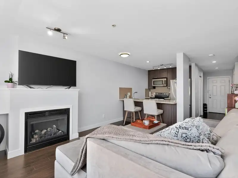 411 3255 SMITH AVENUE - photo 4 of 26
