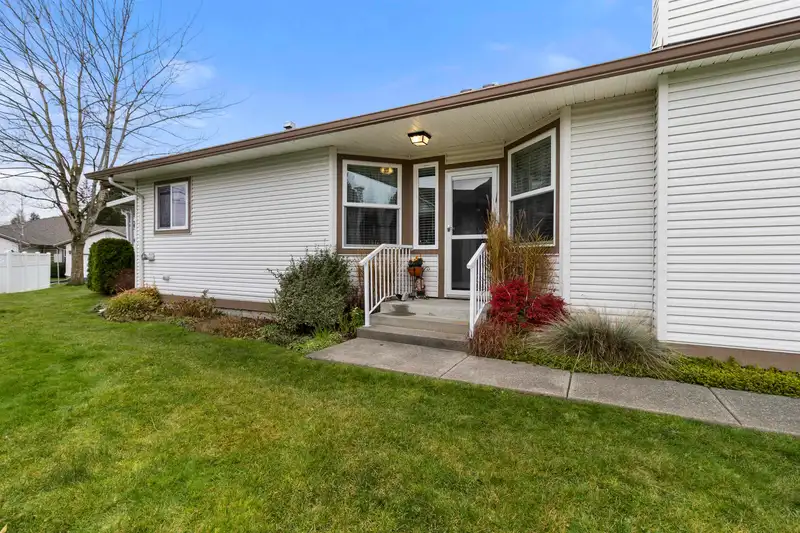 15 27435 29A AVENUE - photo 2 of 36