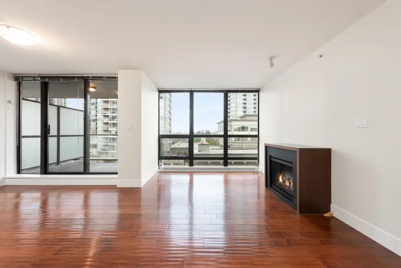 705 2959 GLEN DRIVE - photo 2 of 25