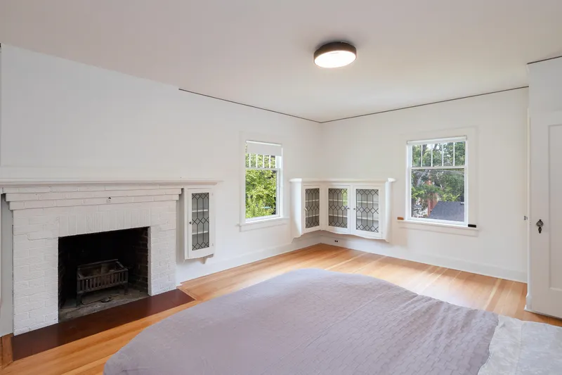 1121 W 16TH AVENUE - photo 4 of 25