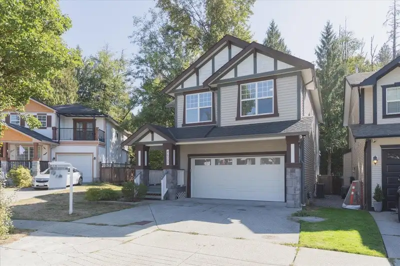 24330 100B AVENUE - photo 2 of 40