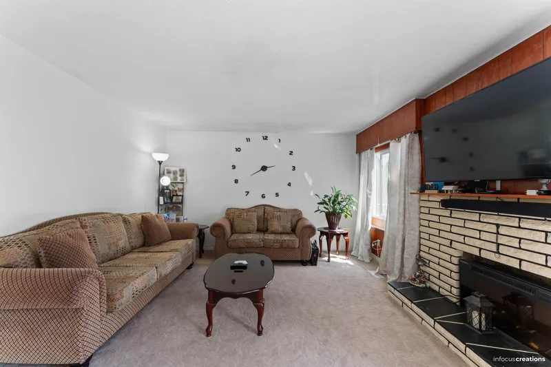 13137 99TH AVENUE - photo 4 of 25