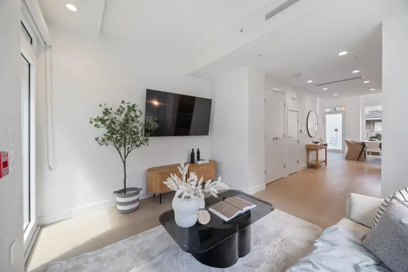 477 W KING EDWARD AVENUE - photo 2 of 40