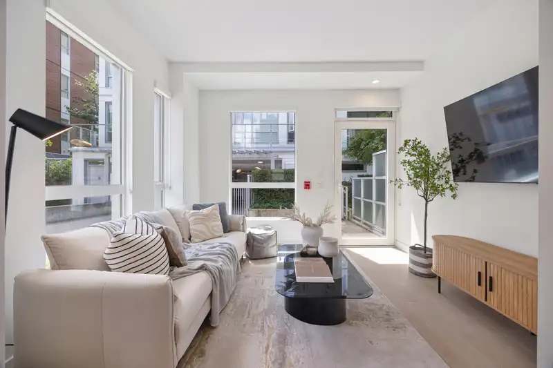 477 W KING EDWARD AVENUE - photo 4 of 40