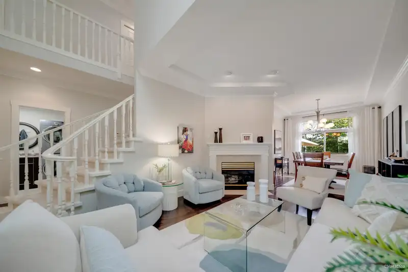 12136 63 AVENUE - photo 4 of 40